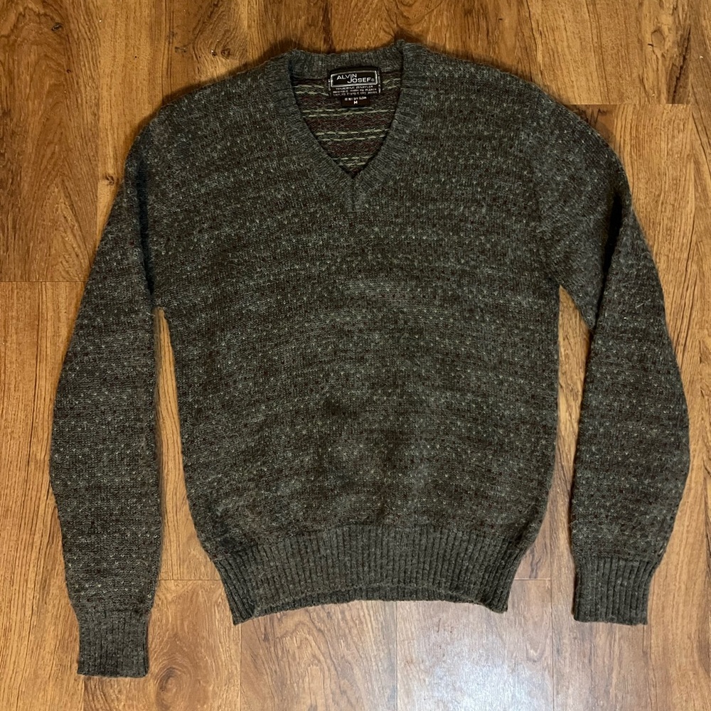 Vintage Alvin Josef sweater size M.